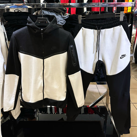 NIKE TECH FLEECE - ΣΕΤ ΦΟΡΜΕΣ 2024