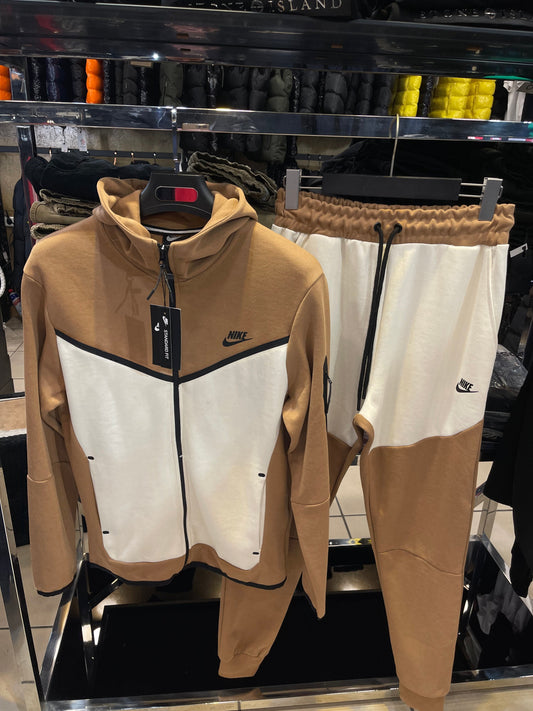 NIKE TECH FLEECE - ΣΕΤ ΦΟΡΜΕΣ 2024