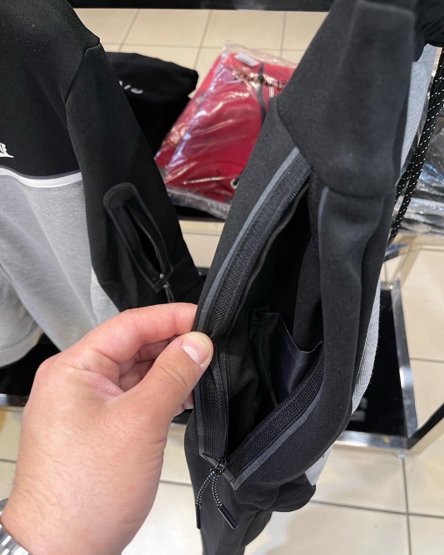 NIKE TECH FLEECE 2024